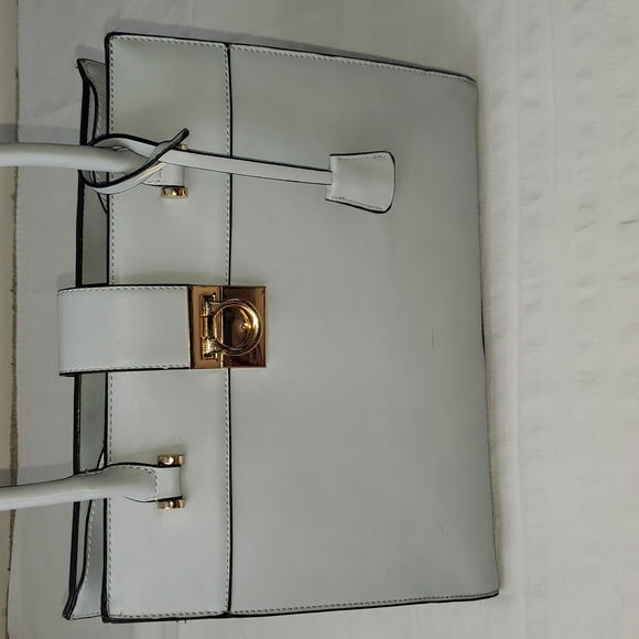 Handbag 🥳 - Picture 2 of 5